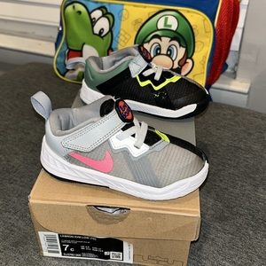 Lebron XVIII Low (Size 7 Toddler) Tune Squad